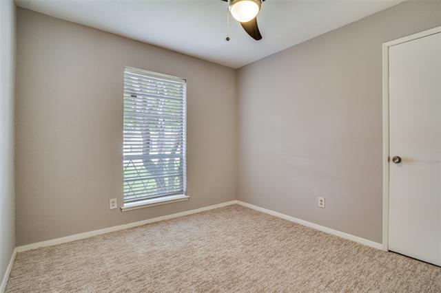 Building Photo - 614 Debra Dr