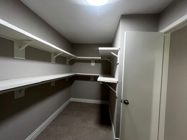 Building Photo - 3230 Meadway Dr