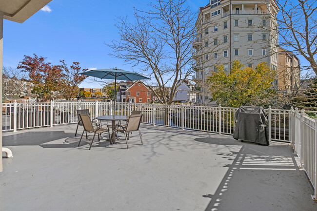 Entertaining patio - 1 Independence Way