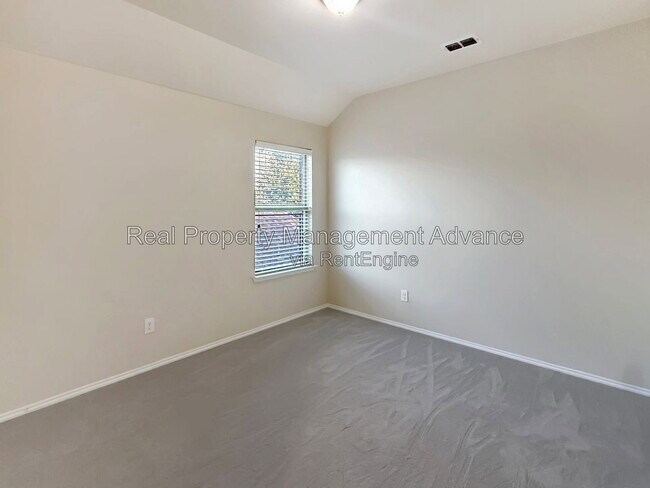 Building Photo - 1290 Lasso Dr