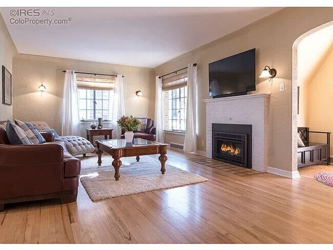 Building Photo - Stunning 4 bed, 2 bath Boulder Home Near Chautauqua! Available July 5th!