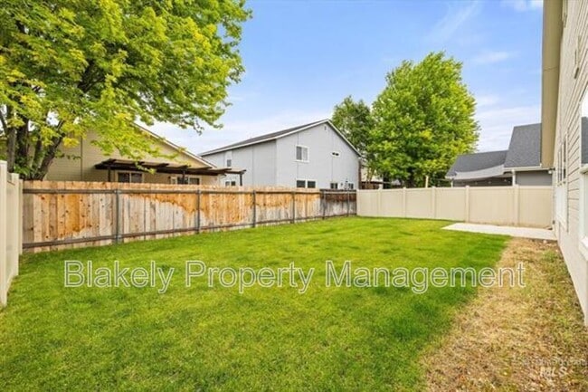 Building Photo - 260 W Waukesha St
