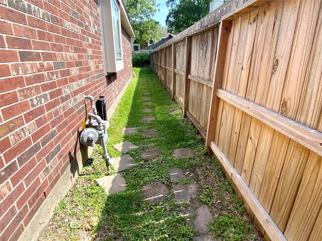 Building Photo - 20723 Spring Rose Dr