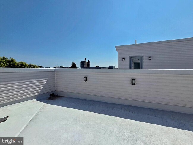Building Photo - 417 W Berks St