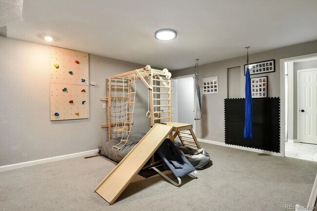 Building Photo - 4 Bedroom Single Family Home in Denver