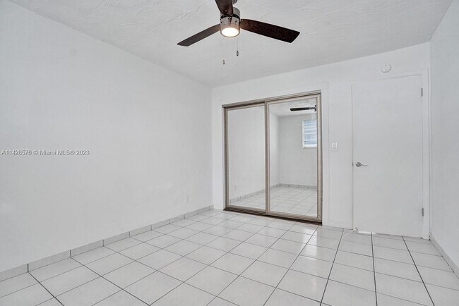 Building Photo - 505 NE 30th St