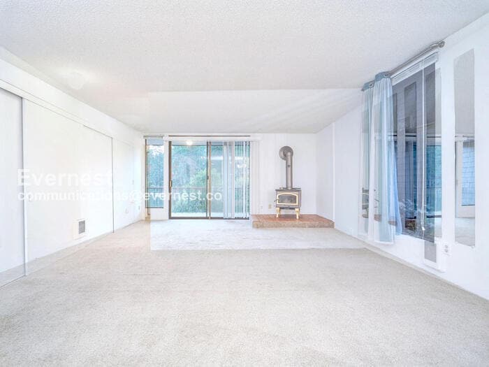 Building Photo - 6260 139th Ave NE