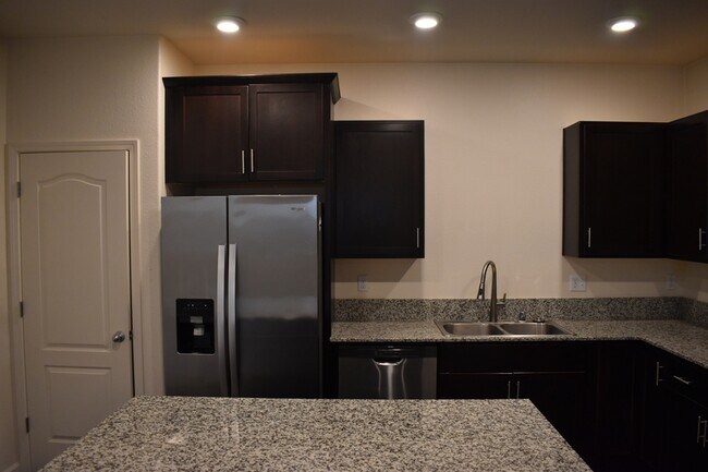 Building Photo - 662 Pegasus Dr