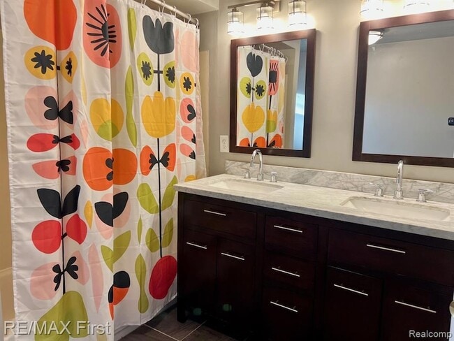 Building Photo - 118 Potter Ave