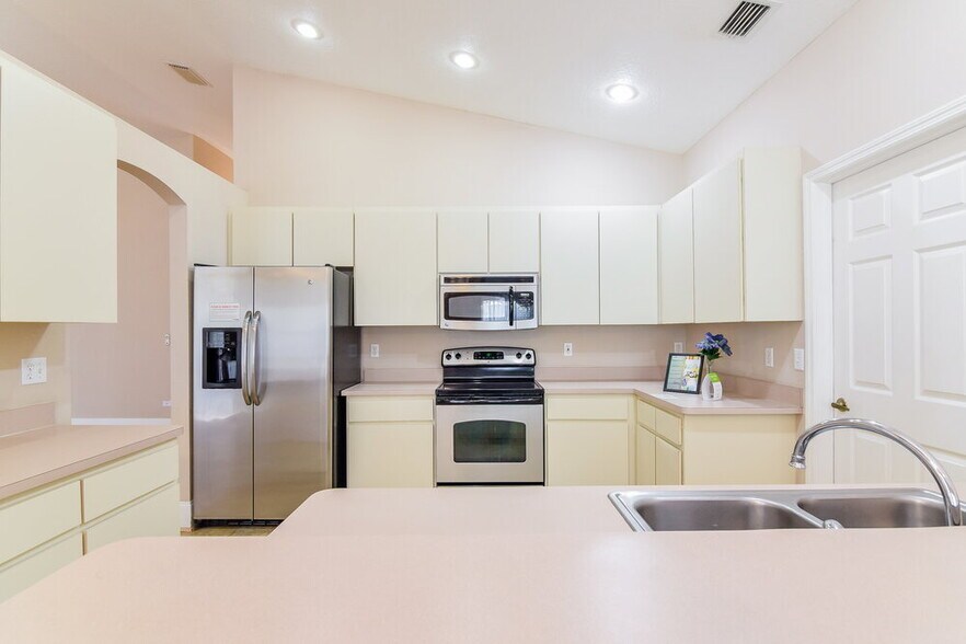 Building Photo - 5147 Pond View Ct