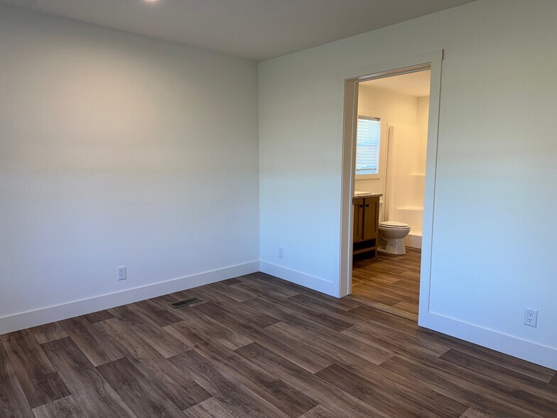 Building Photo - 3543 Warren Pl