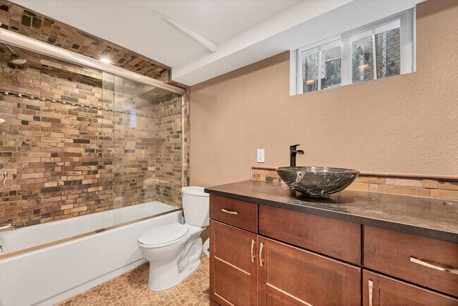 Building Photo - Stunning Craftsman Home in the Heart of Denver!