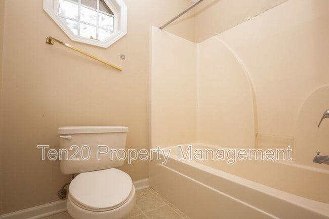 Building Photo - 39 Farmbrook Dr
