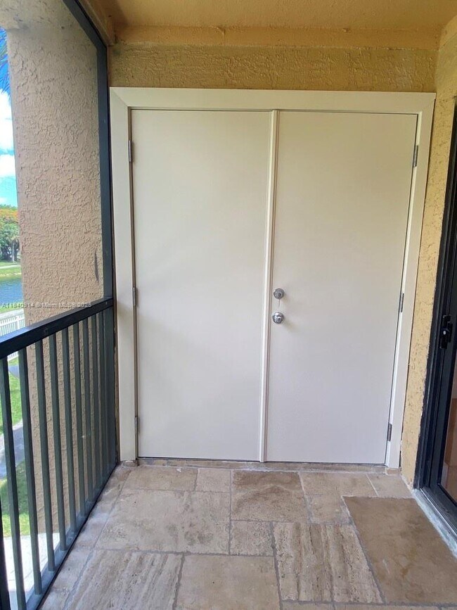 Building Photo - 10581 SW 155th Ct