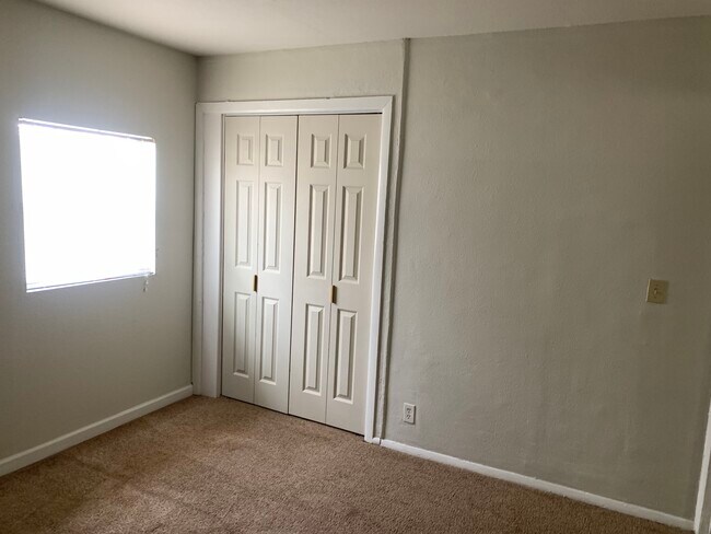 Building Photo - 1207 N Ross Ave