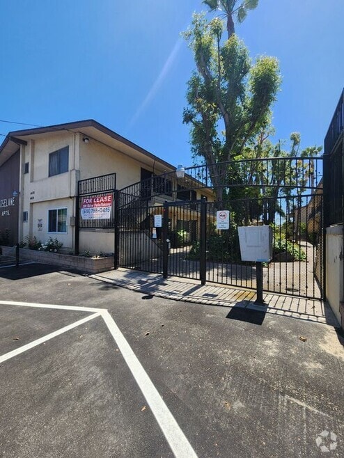Building Photo - 4442 Rosebud Ln