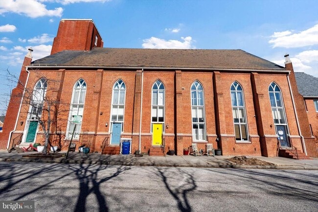 Building Photo - 122 W Henrietta St