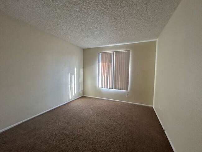 Building Photo - 1932 E Loyola Dr