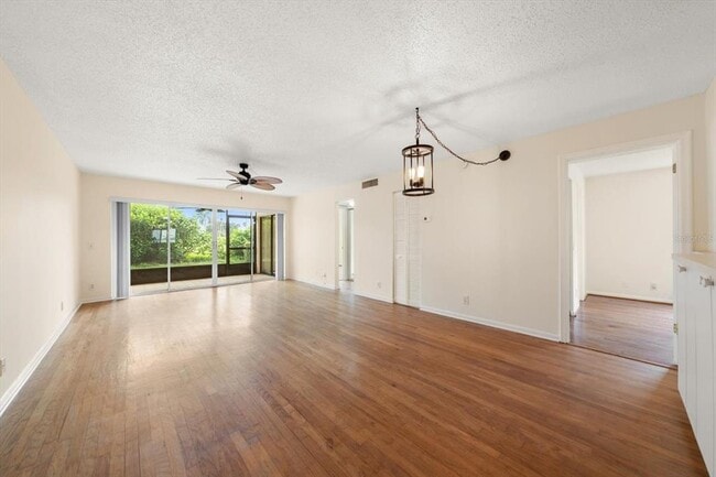 Building Photo - 5532 Del Sol Blvd