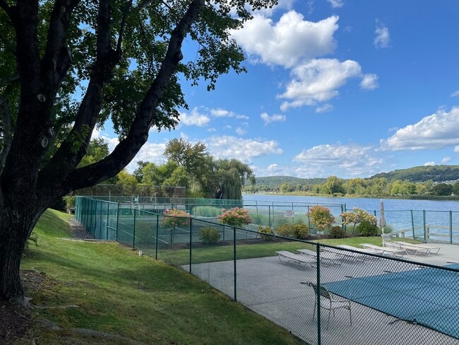 Building Photo - 12 Boulevard Dr