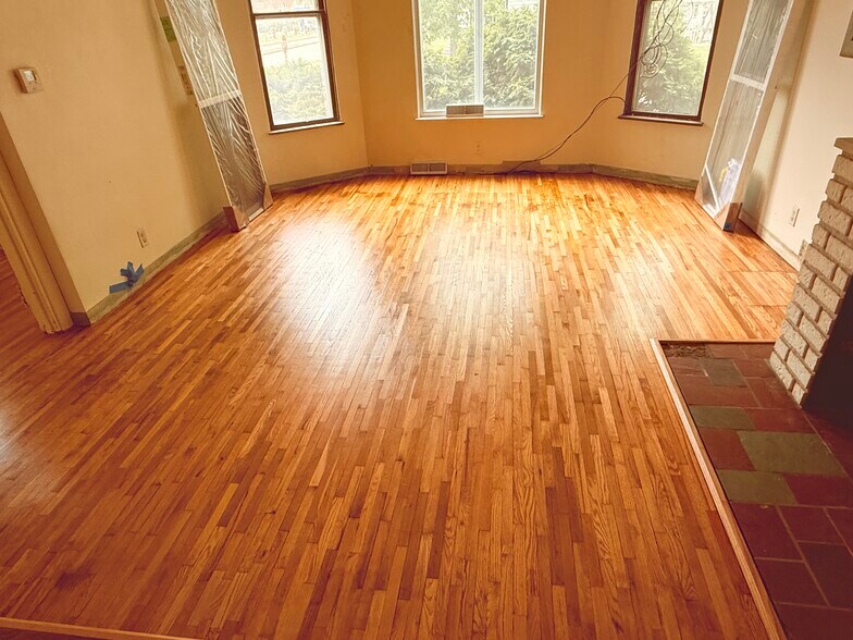 Building Photo - 801 West Ave S