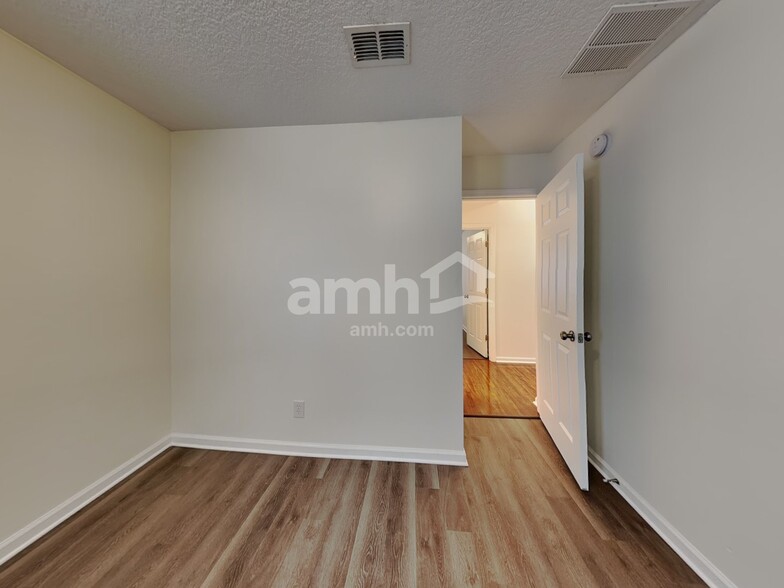 Building Photo - 2061 Jimmy Ln