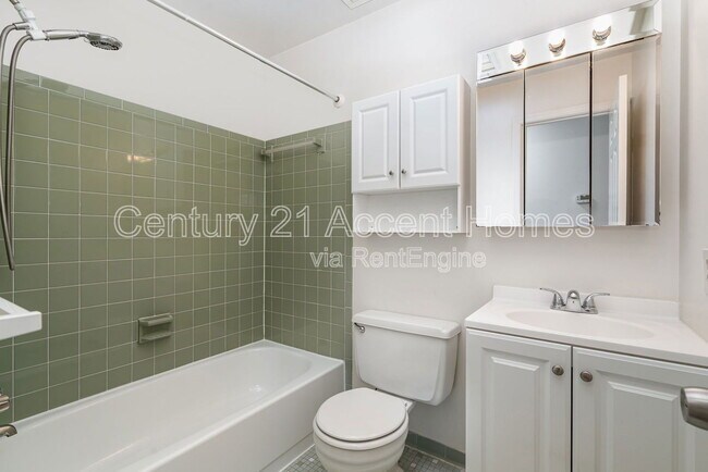 Building Photo - 3903 Hillview Ct