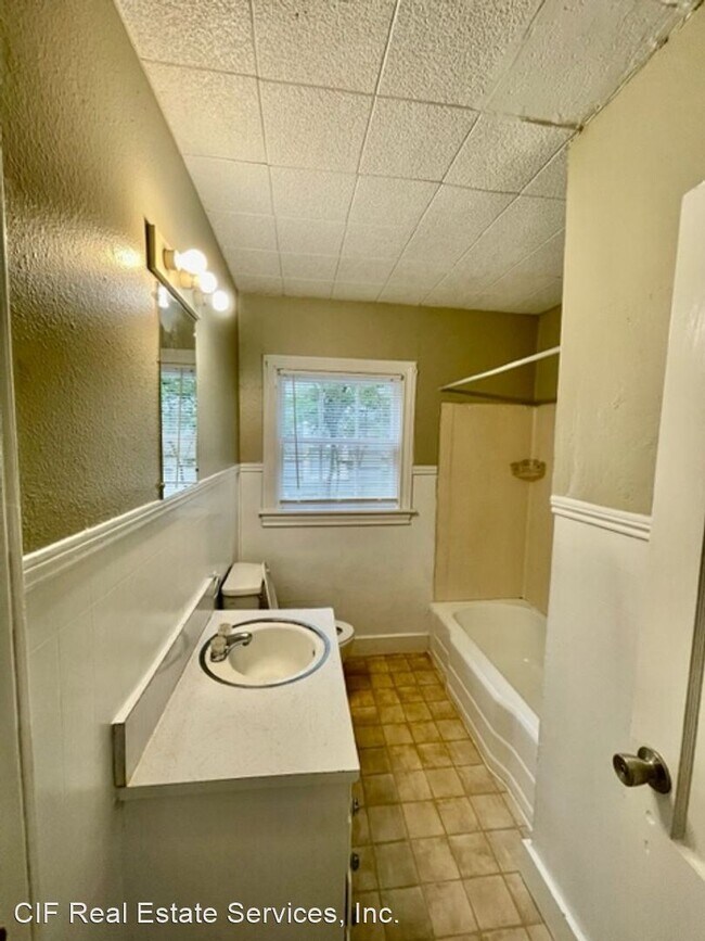 Building Photo - 2 br, 1 bath House - 3920 Beverly Dr