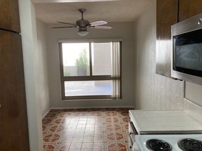 Building Photo - Fox Hills 2 Bd Condo