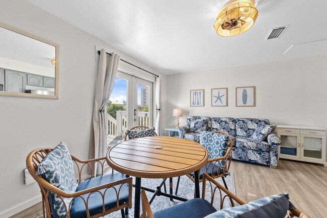 Building Photo - 1118 W Beach Blvd