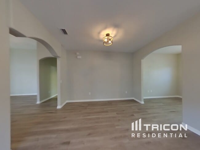 Building Photo - 3921 Langdrum Dr