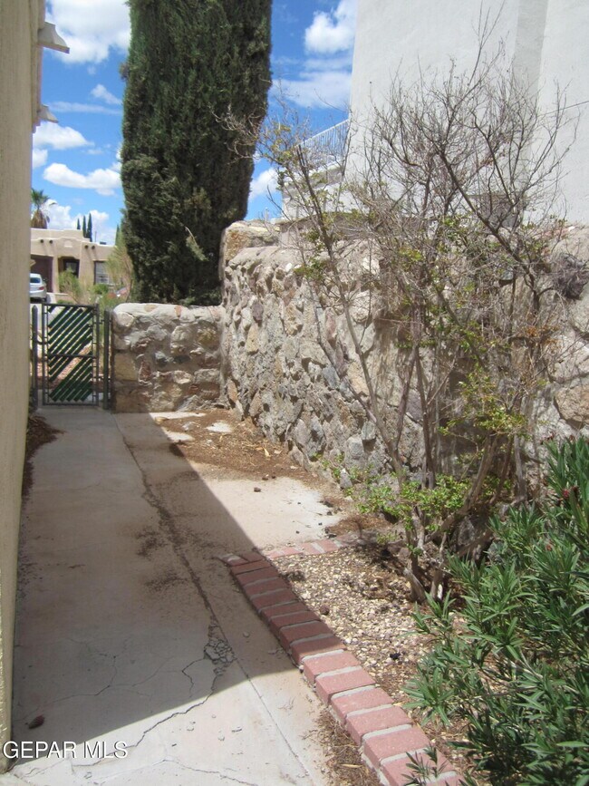 Building Photo - 6924 Imperial Ridge Dr
