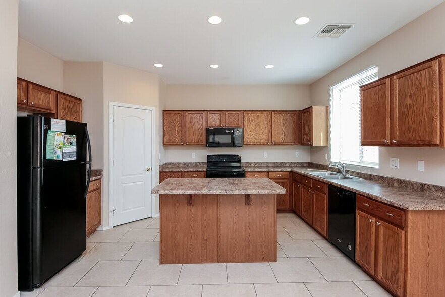 Building Photo - 6933 S 37th Dr