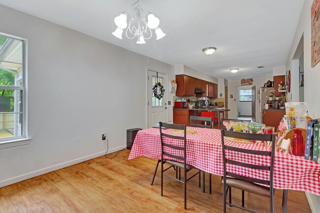 Building Photo - 3613 Burton Cir