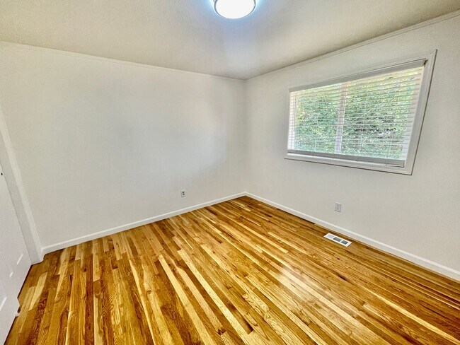 Building Photo - New on the Market!