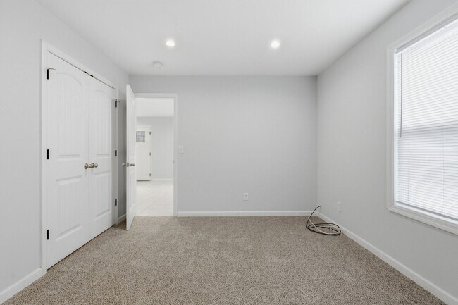Building Photo - 408 Elgin St