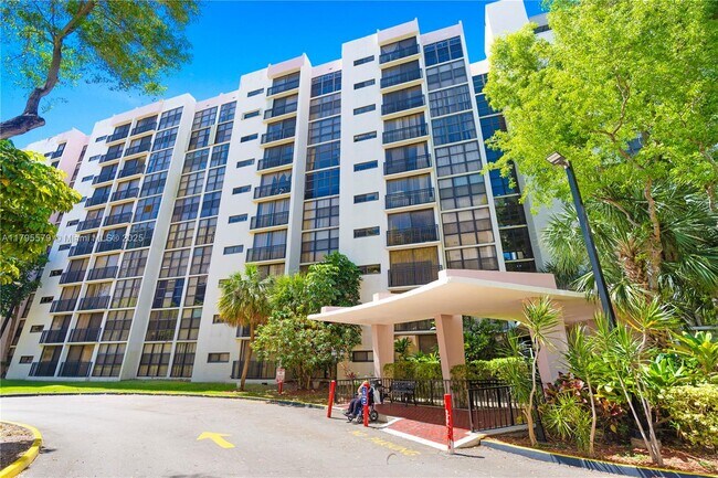 Building Photo - 17011 N Bay Rd