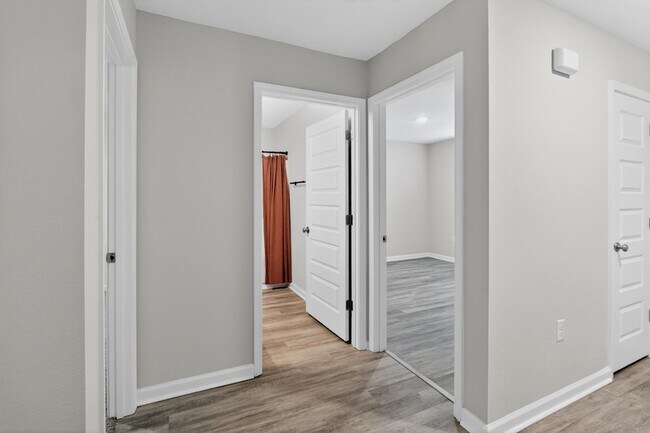 Building Photo - 6817 Interlachen Ln