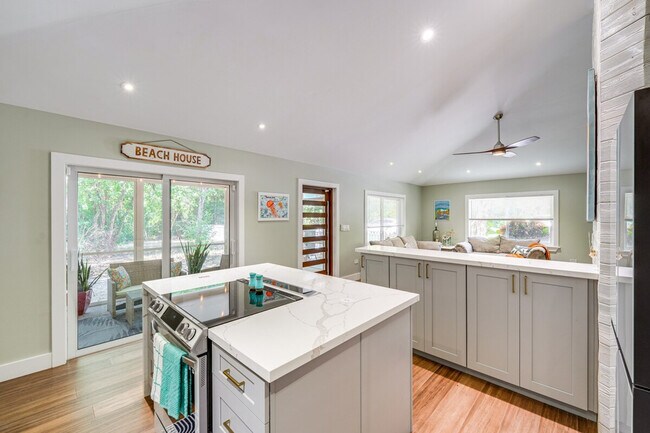 Building Photo - 129 Arctic Ave