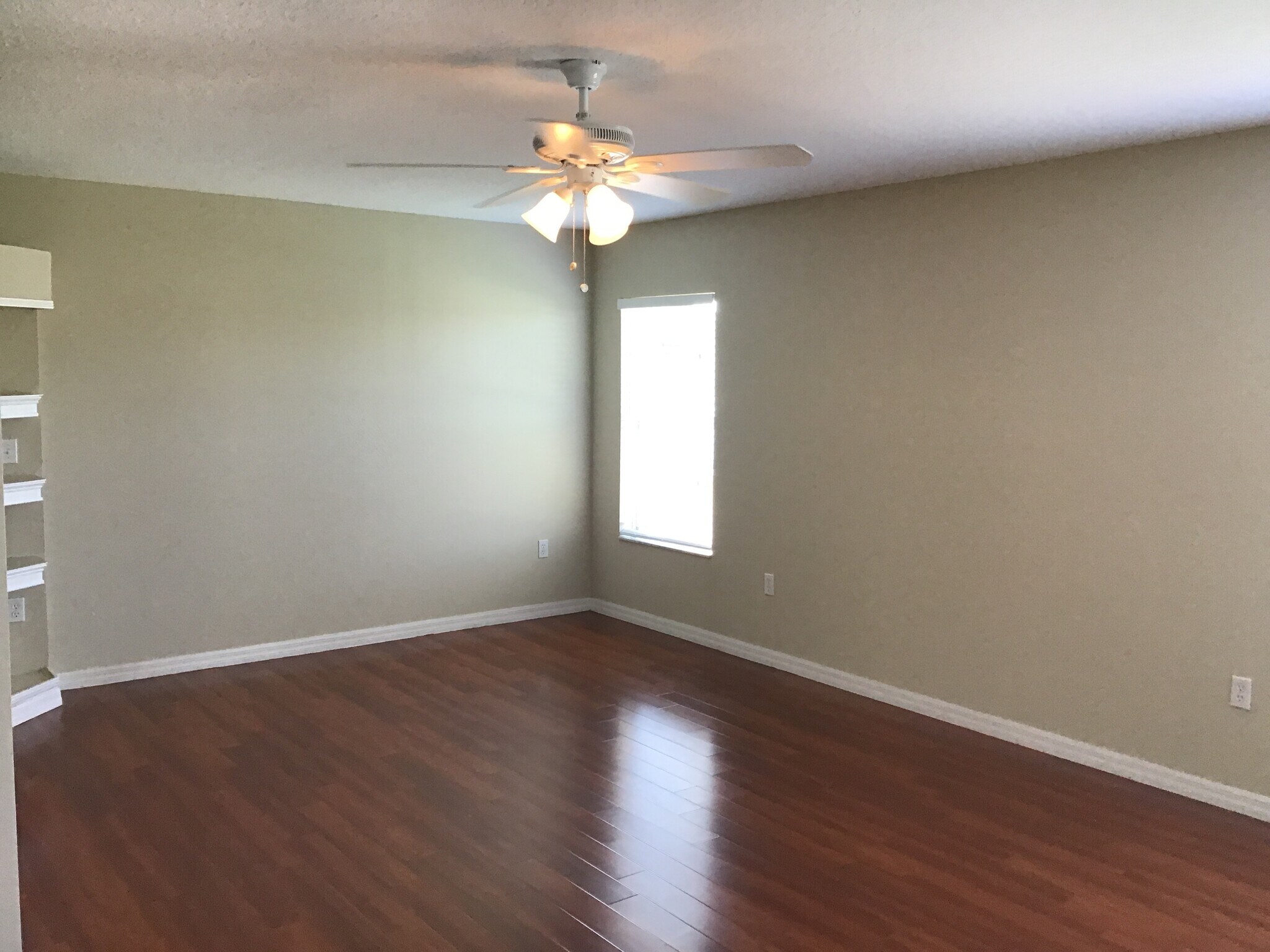 Building Photo - 2012 Bearing Ln