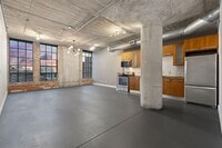 Building Photo - 1122 Jackson St