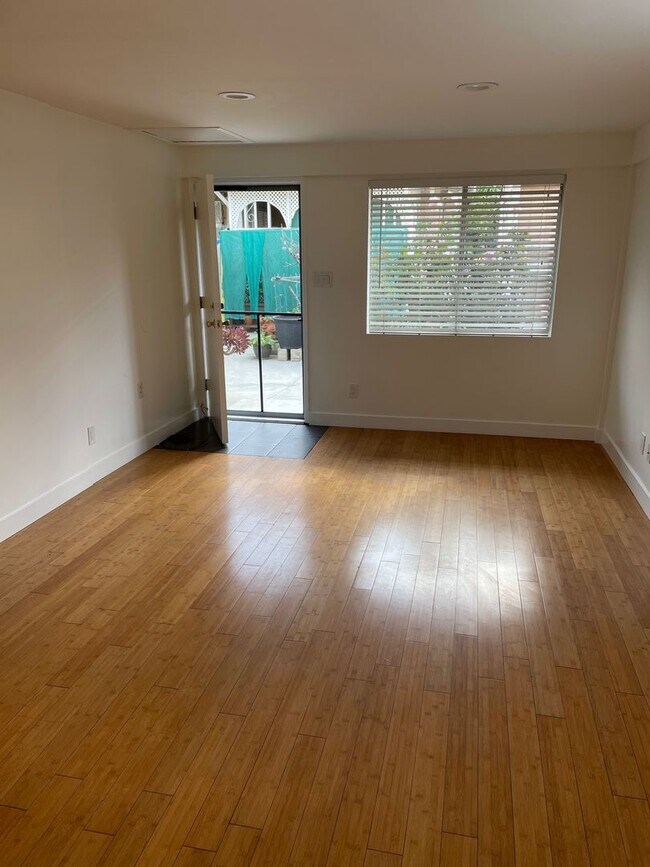Building Photo - Lovely 1 Bedroom 1 Bath Unit in Prime Echo Park