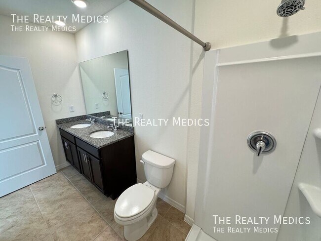 Building Photo - 2331 Gifford Dr