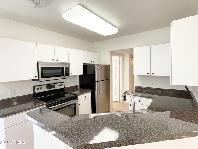 Building Photo - 1295 N Ash St