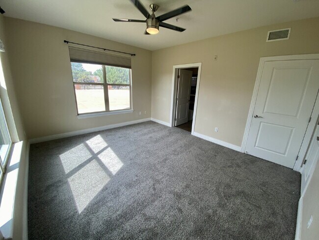 Building Photo - ** MOVE IN SPECIAL** On This Spacious 2-Be...