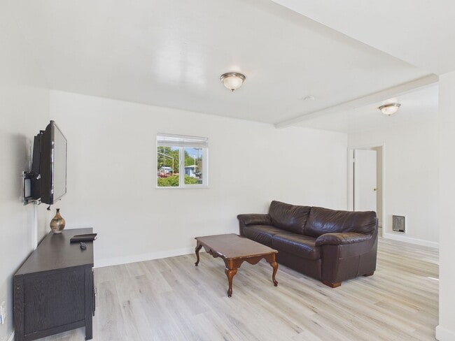 Building Photo - Updated 1BR in Prime Oakland Location | Flexible Furnishing Options