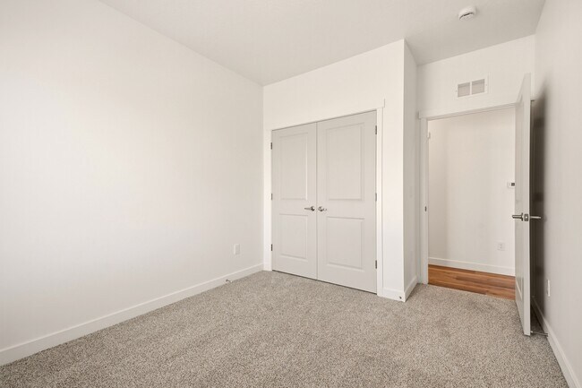 Building Photo - 2305 E 830 S