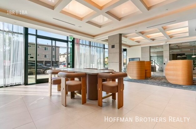 Building Photo - 3686 Overland Ave