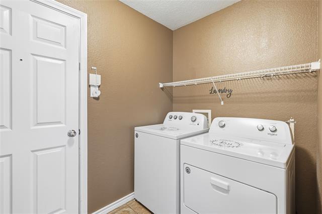 Building Photo - 1018 Karen St