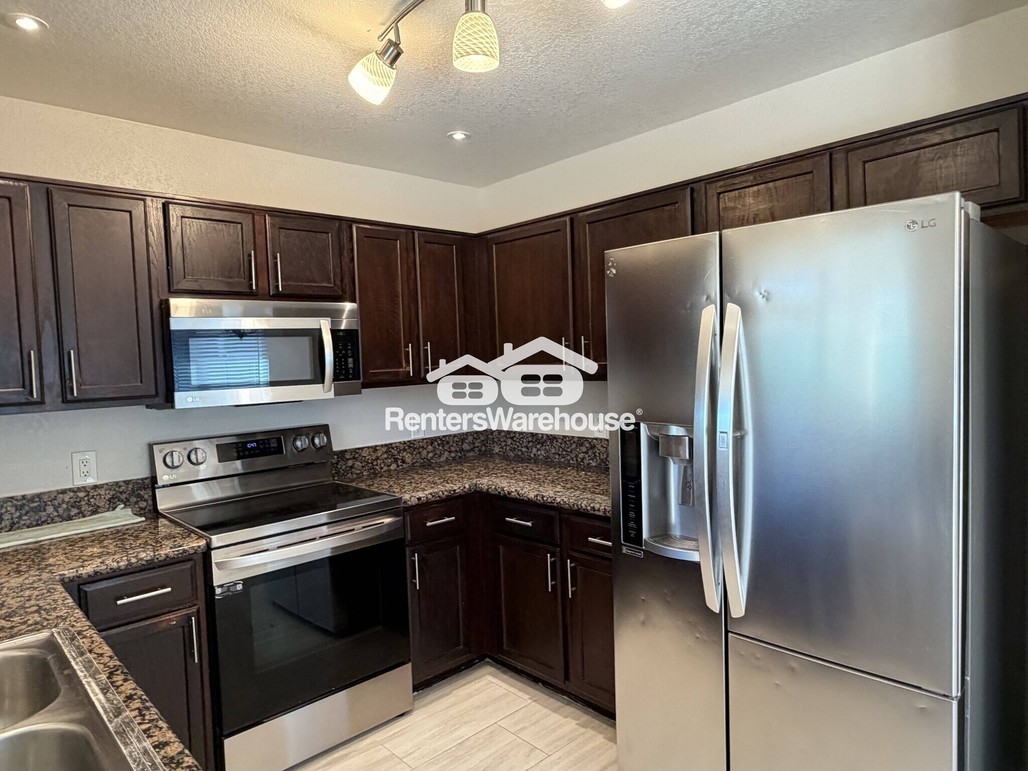 Building Photo - 2023 E Paradise Ln